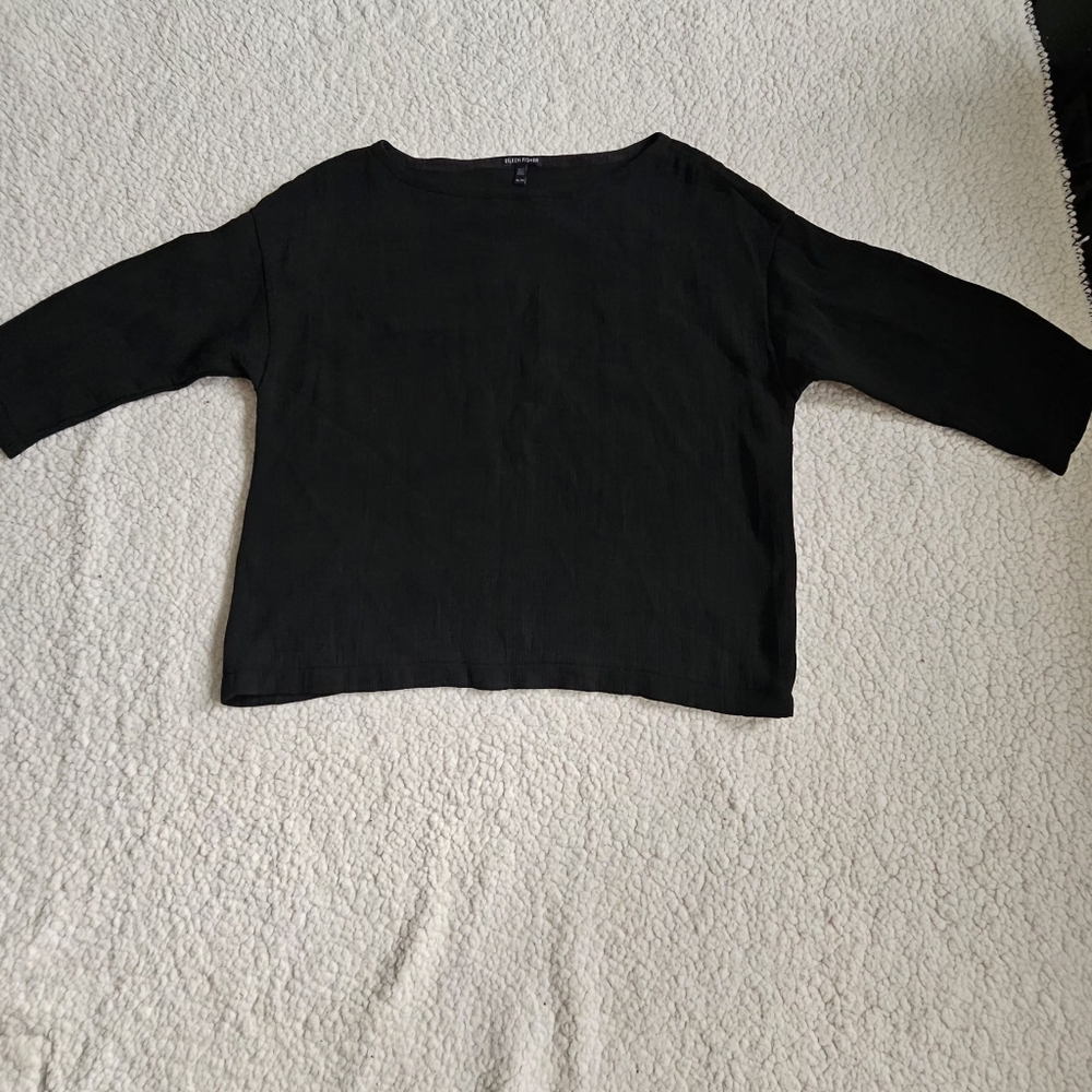 The Eileen Fisher Black Tunic/Tee in size XL is a versatile and stylish blouse d